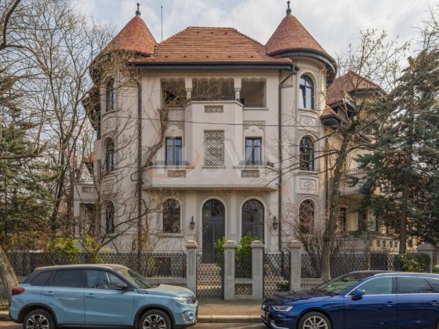 Triplex de închiriat, 6 camere, zonă Capitale