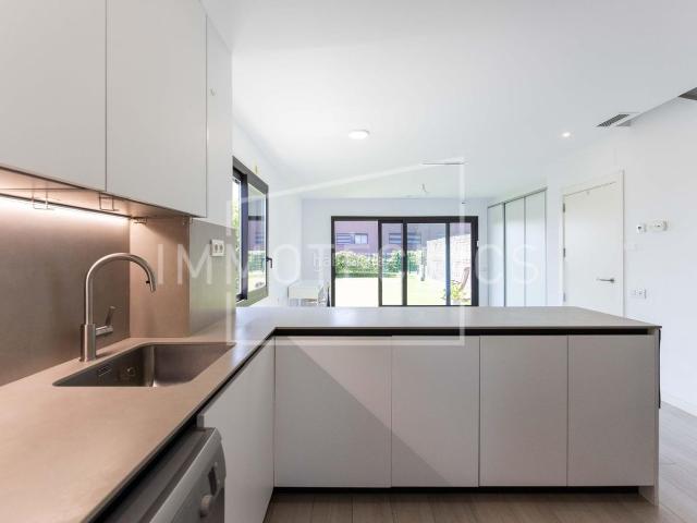 Tríplex en venta en Ametlla del Vallès L´. Exclusivo tríplex esquinero donde cada detalle marca la diferencia. Tríplex Ametlla del Vallès.