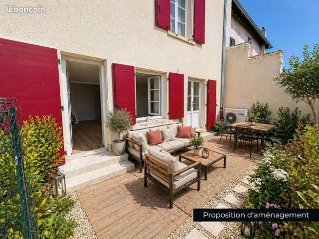 Triplex esprit Maison en plein coeur de Chaponost