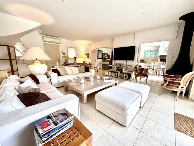 Triplex lumineux avec piscine privée, proche centre ville de Sainte Maxime