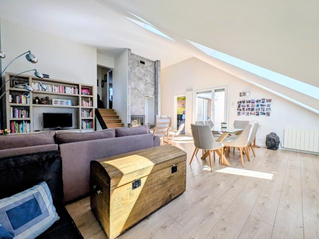 Triplex lumineux avec terrasses 5 pièces 109 m2