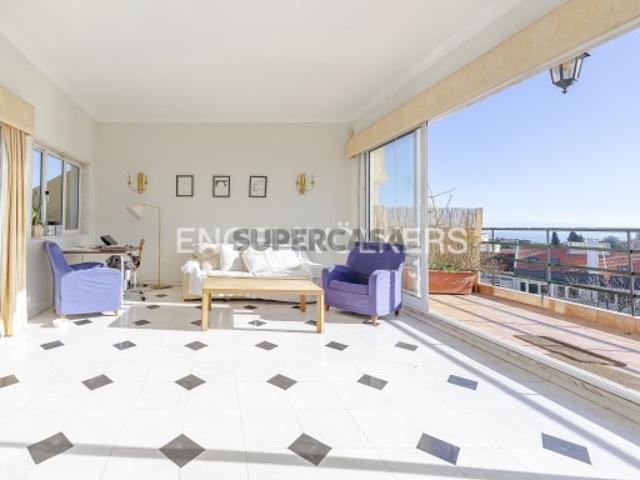 Triplex T3 Único em Campo de Ourique