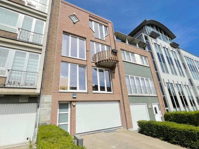 TRIPLEX 3 CHAMBRES +/ 180m2