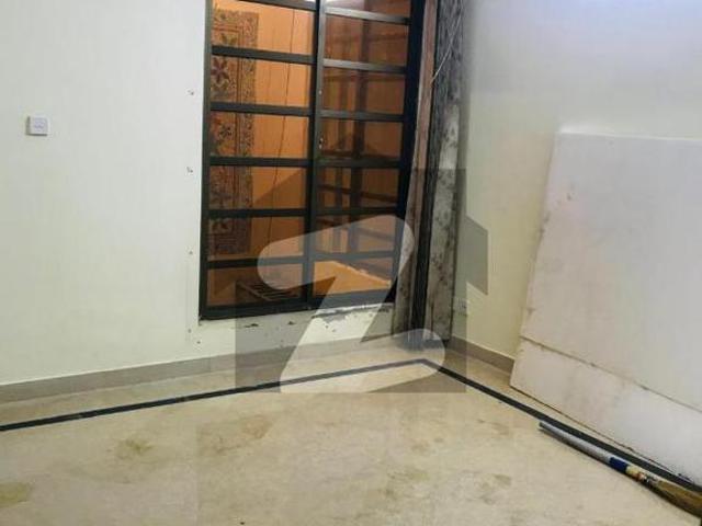 Triple storey corner house for sale i 8/3