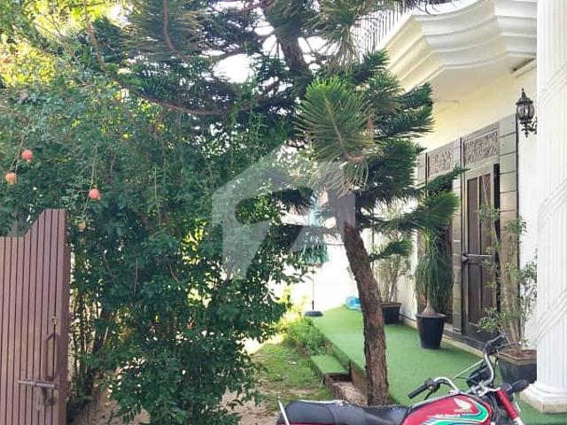 Triple storey corner house for sale sector f 11 size one kanal top location