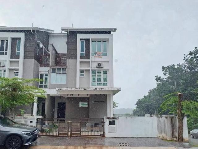 Triple Storey Corner Lot Tiara South Semenyih Freehold
