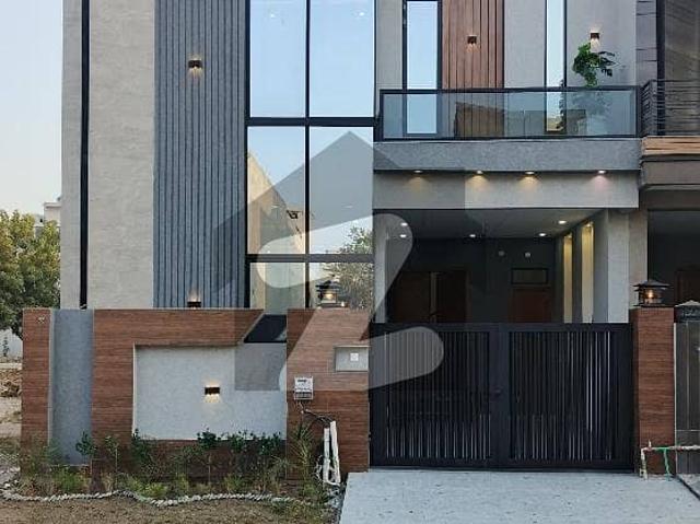 Triple Storey House Of 5 Marla Up For Sale At Hot Location Nearest To Park Masjid N Market