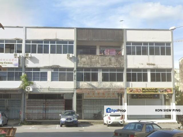 Triple Storey Intermediate Shoplot For Sale! Located at Ang Cheng Ho, near Padungan, Petanak