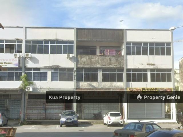Triple Storey Intermediate Shoplot For Sale! Located at Ang Cheng Ho, near Padungan, Petanak