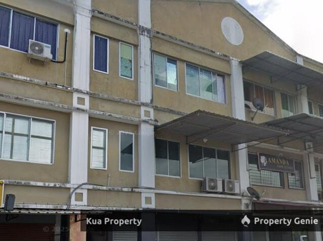 Triple Storey Intermediate Shoplot For Sale! Located at Simanggang, Sri Aman