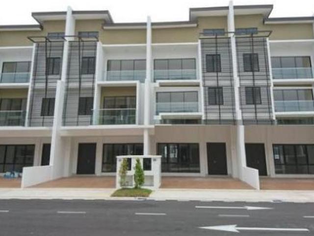 Triple Storey Superlink Taman Anggun 3 Rawang