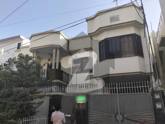 Triple Storey 400 Square Yards House Available In Gulshan E Iqbal Block 3 For Sale