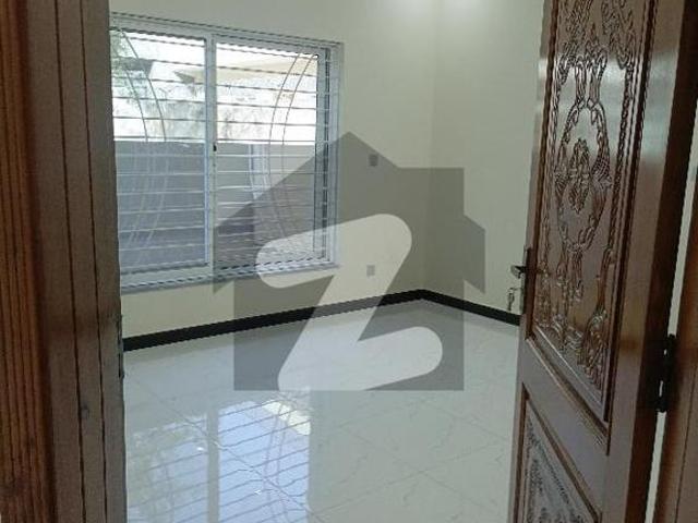Triple Story House For Rent F 11/4