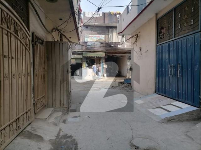 Triple Story House Near Itfaq Town Canal View