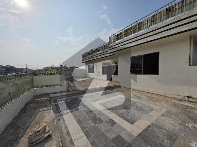Triple Story South Kanal House For Sale in Phase 6 Hayatabad Phase 6