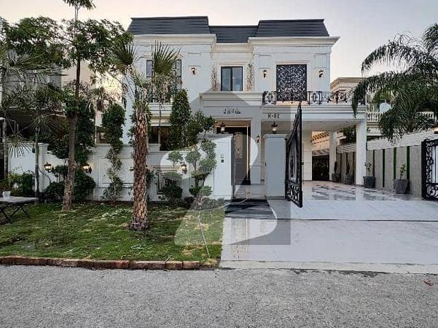 Triple story Top city 1 kanal house for rent