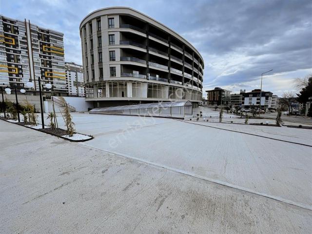 Truva/ Onur Gündüzcü'den Bλrλn Ellipse'te Ön Cephe Kiralık Ofis