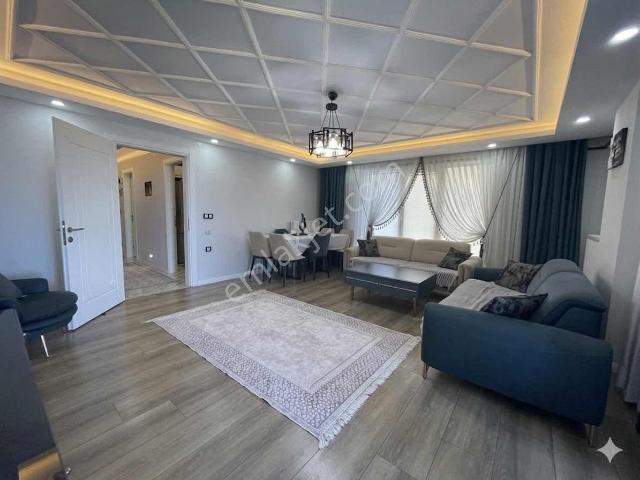 Truva / Onur Gündüzcü'den Deniz Manzaralı Salon Mutfak Ayrı 2+1