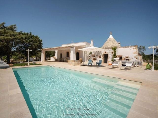 Trullo con piscina in Puglia immerso nella verdeggiante natu. 120m² Ostuni