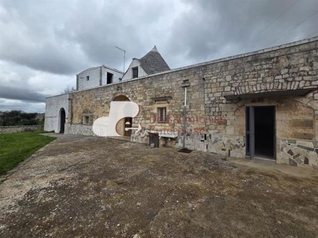 TRULLI D'EPOCA CON TERRENO