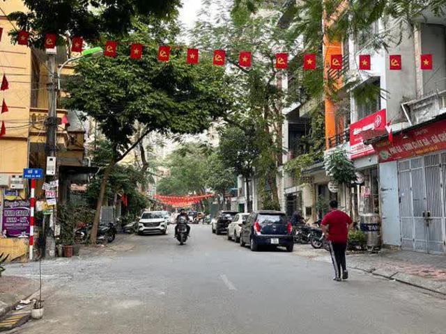 Trung Tâm Bồ Đề, Hàng Xóm BV Tâm Anh 31m2, 5 Tầng, Ô Tô Đỗ Cổng Chỉ 8. X Tỷ