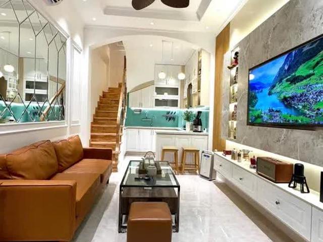 Trung Tâm Quận Thanh Xuân Hàng Xóm Royal City Gần Phố 10M Ra Oto Ngõ Đẹp Nhà Đẹp Long Lanh