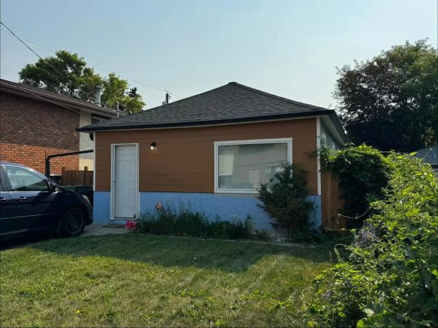 Trusty 3 Bed 2 Bath Bungalow in Tuxedo Park