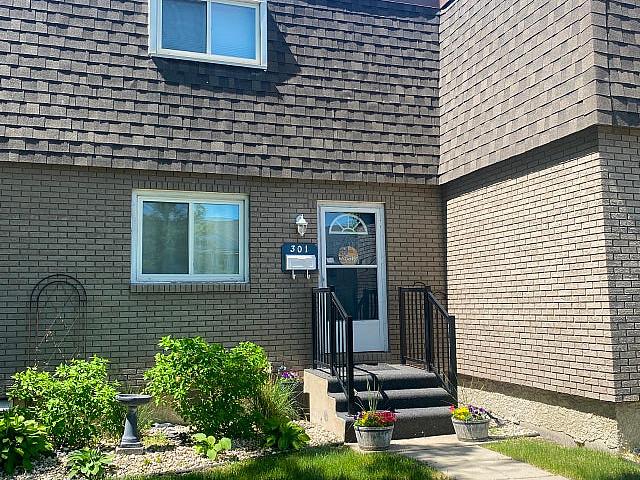 Two Bedroom Townhouse In North Kildonan