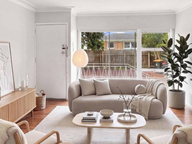 Two bedroom unit in Papatoetoe!