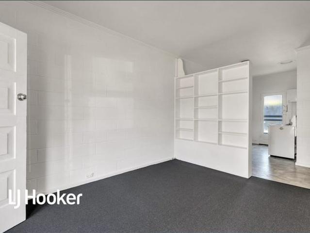 TWO BEDROOM UNIT IN PRIME LOCATION!