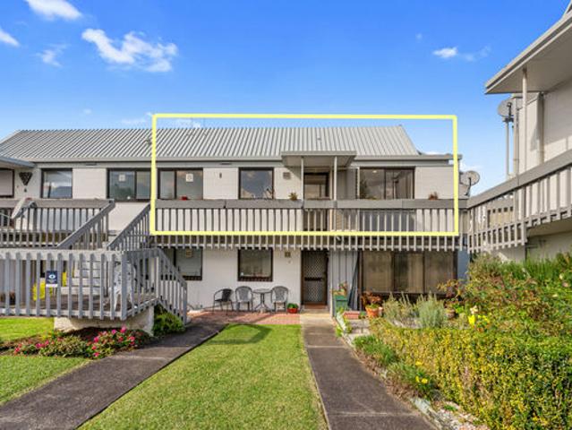 Two Bedroom Unit with a View Crestwood Village Metlifecare, 38 Golf Road, New Lynn, Waitakere, Auckland