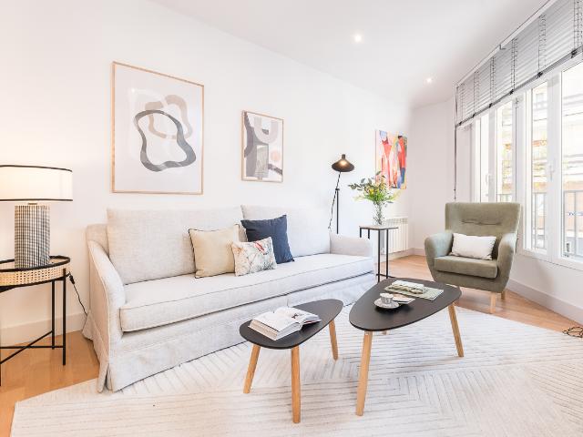 Two bedroom apartment for rent in Chamberi