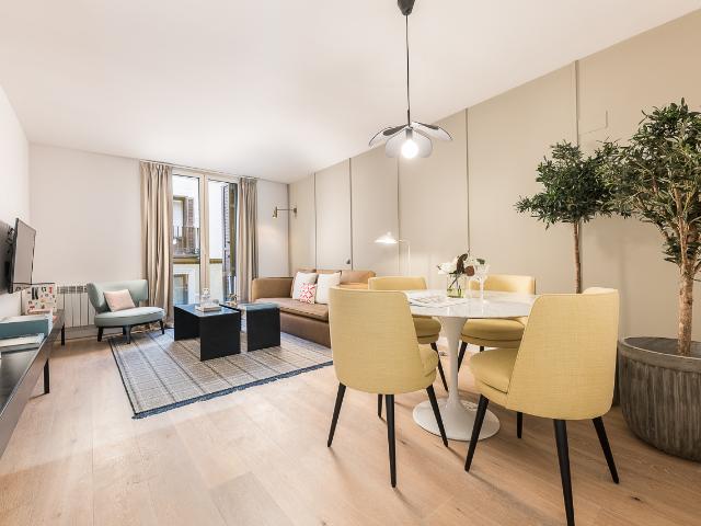 Two Bedroom Apartment in Central Madrid with Designer Furniture