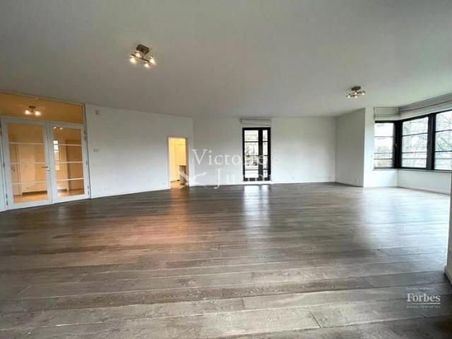 Two bedroom apartment in the heart of a private park