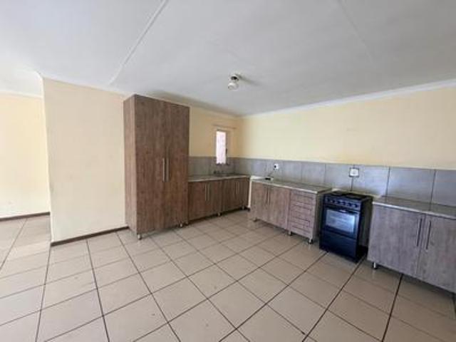 two bedroom apartment to let in laudium