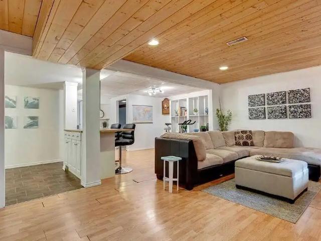 Two Bedroom Basement Suite, Private Entrance, Full Kitchen, In suite Laundry