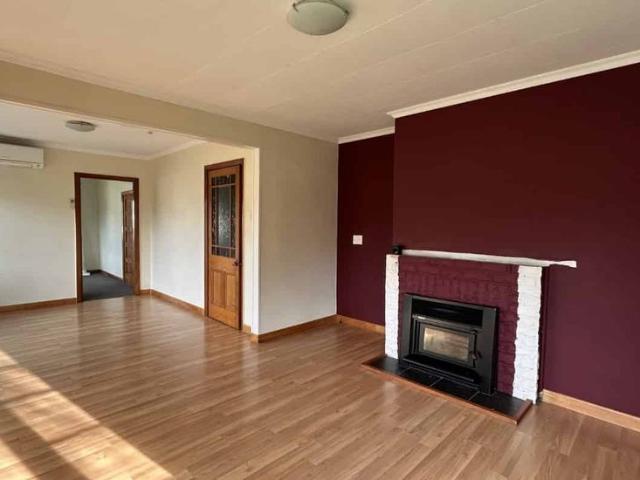 Two Bedroom Home close to Town