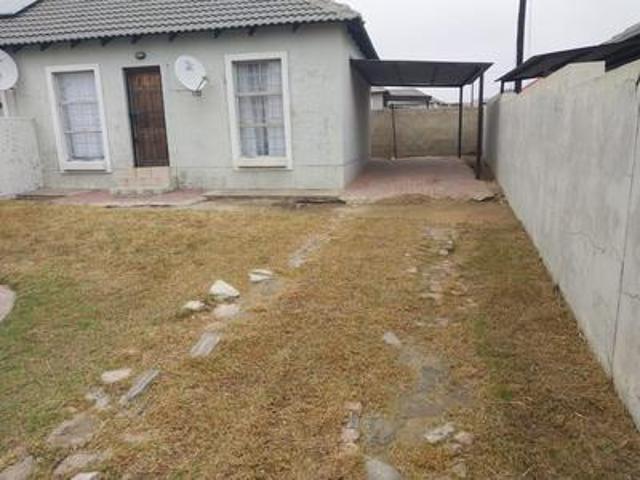 two bedroom house to let in autumn ridge!
