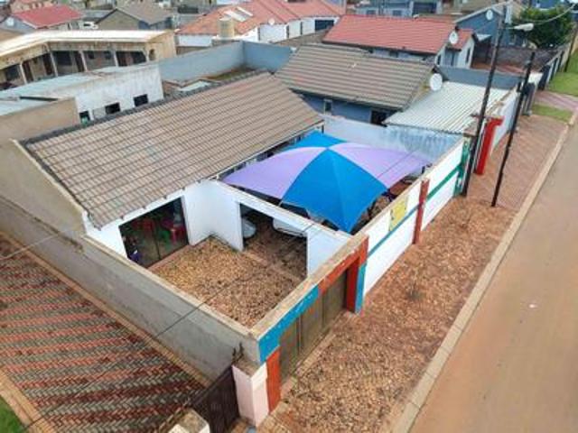 two bedroom house with 5 flatlets on.