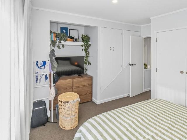 Two bedroom house in Ellerslie!