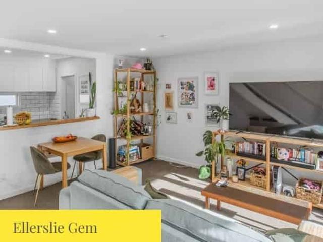Two bedroom house in Ellerslie!