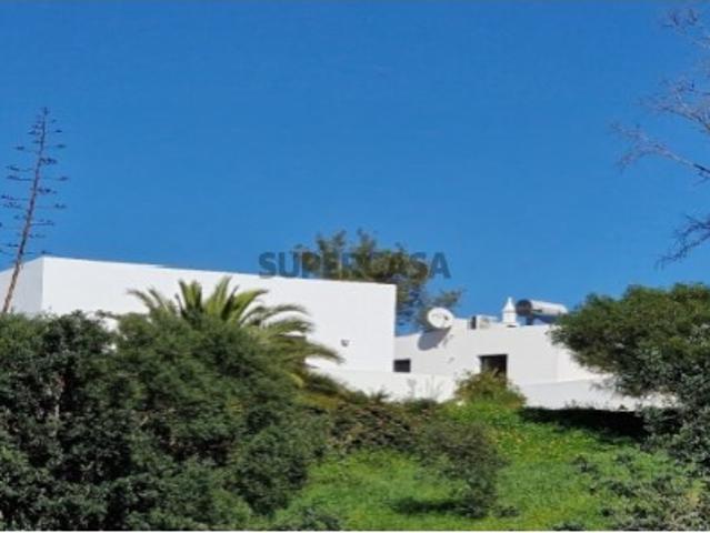 MORADIA MODERNA DE DOIS QUARTOS COM PISCINA E MAGNÍFICAS VISTAS PARA AS MONTANHAS NUM LOTE DE 11.015,00 M² PERTO DE TAVIRA E SANTA CATARINA