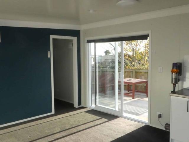 Two Bedrooms Gladstone Power Included
