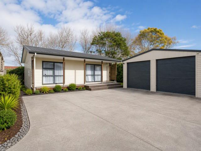 Two Bedrooms & Double Garage In Frankton!