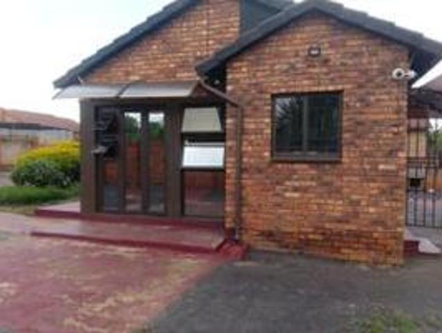 TWO BEDROOMS HOUSE TO RENT IN PHILIP NEL PARK