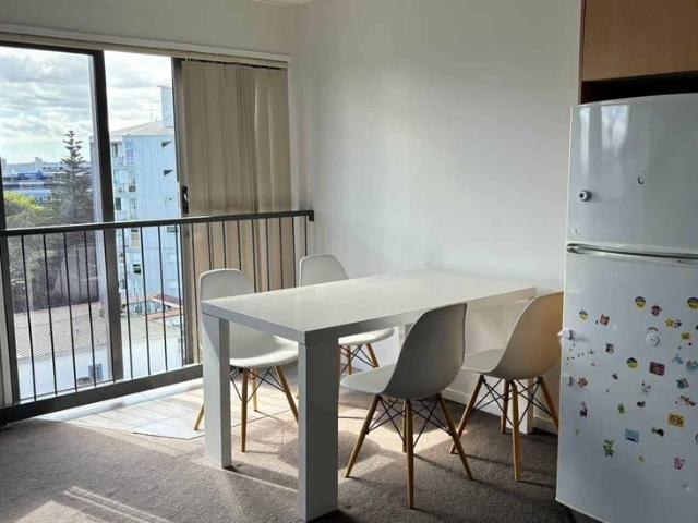 Two Bedrooms in Kiwi On Queen