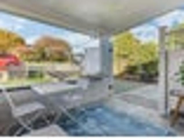 Sunny Living, Alfresco Appeal & Close to Beach