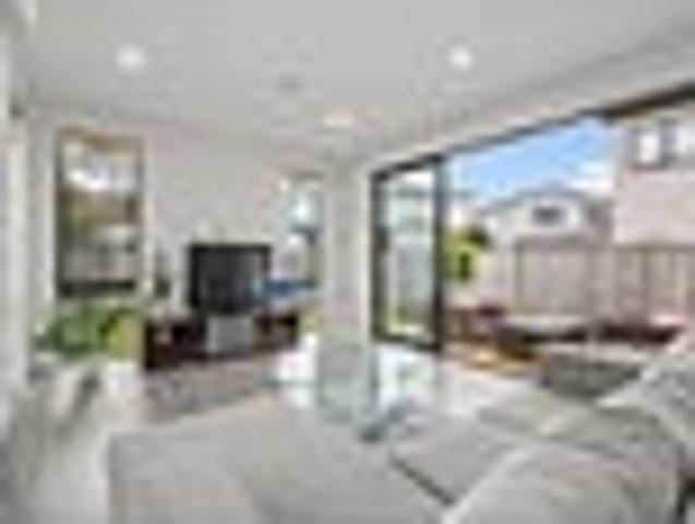 Two Ensuites and Two Livings