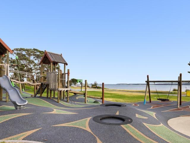 Two Level Home with Harbour Views & Relaxed Lifestyle