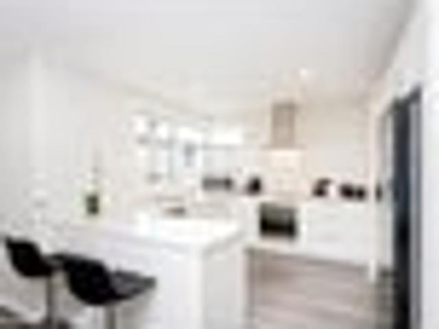Two modern townhouses – prime Frimley location